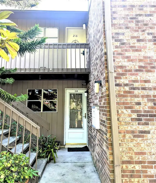 10475 CARROLLBROOK CIR #218, Tampa, FL 33618
