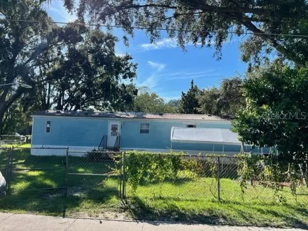 209 CENTRAL AVE, Polk City, FL 33868