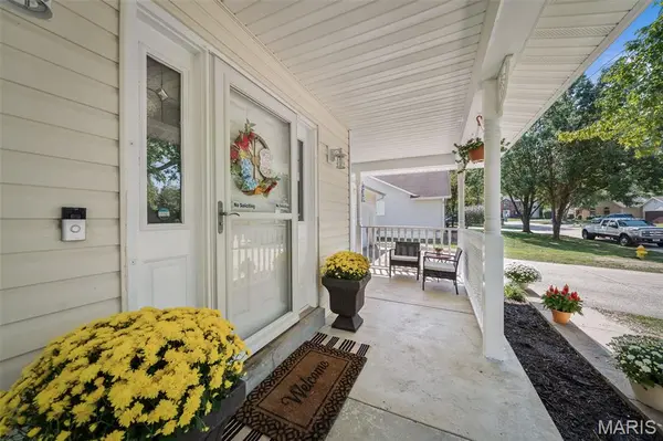 1266 Stephenridge DR, St Charles, MO 63304
