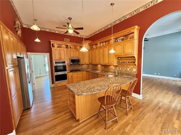 6 Timberwood DR, Maryville, IL 62062