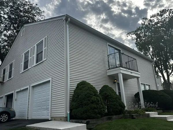 451 James CT #D, Glendale Heights, IL 60139