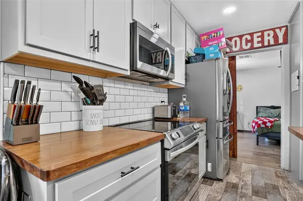 21480 Pioneer CIR, Harrah, OK 73045
