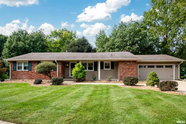 1808 OAKWOOD DR, Pekin, IL 61554