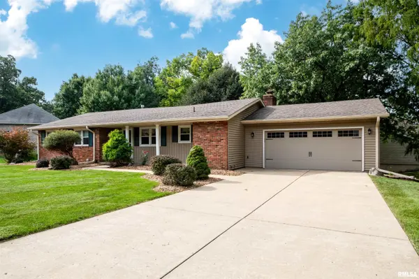 1808 OAKWOOD DR, Pekin, IL 61554