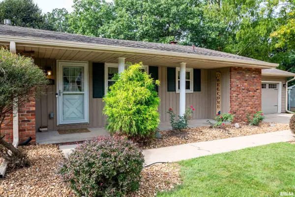 1808 OAKWOOD DR, Pekin, IL 61554