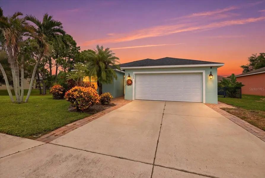 305 65TH AVE E, Bradenton, FL 34203