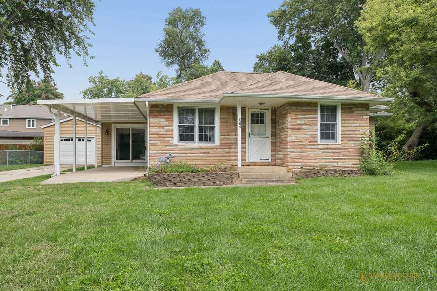 7304 Hiawatha DR, Wonder Lake, IL 60097