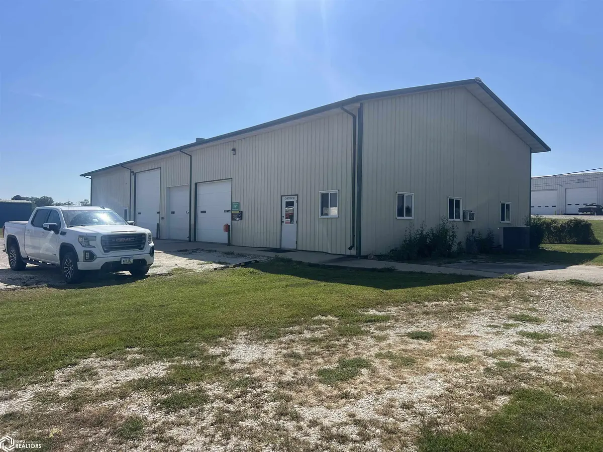 1311 E Jackson ST, Sigourney, IA 52591