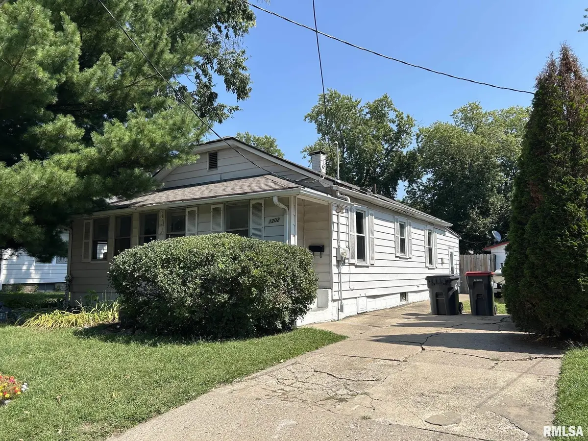 1202 MAPLE ST, Pekin, IL 61554