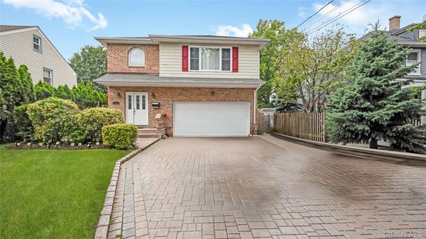 34 Nassau AVE, Glen Cove, NY 11542
