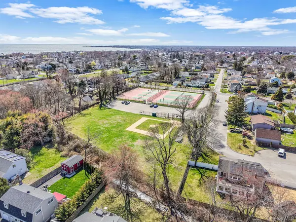 35 Thorburn AVE, Patchogue, NY 11772