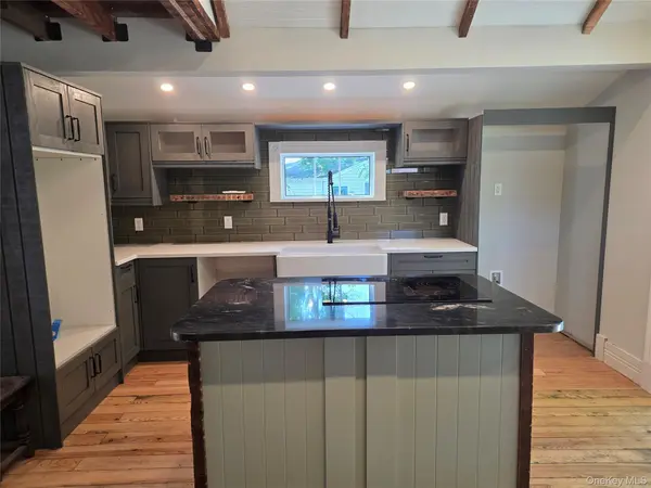 1 Gully Landing RD, Miller Place, NY 11764