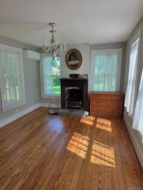 1 Gully Landing RD, Miller Place, NY 11764