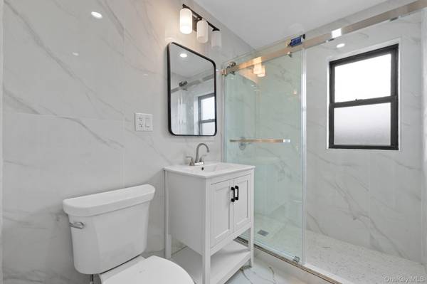 11464 204th ST, Saint Albans, NY 11412