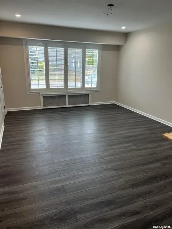 1227 Daffodil LN, Wantagh, NY 11793