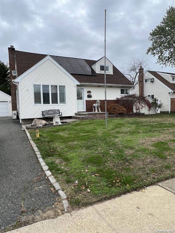 1227 Daffodil LN, Wantagh, NY 11793