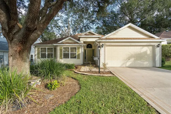 135 COSTA MESA DR, Lady Lake, FL 32159
