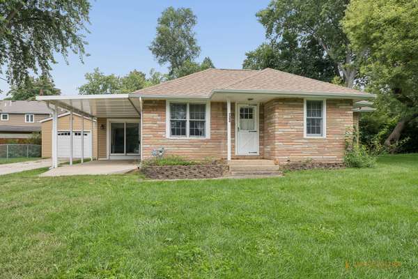 7304 Hiawatha DR, Wonder Lake, IL 60097