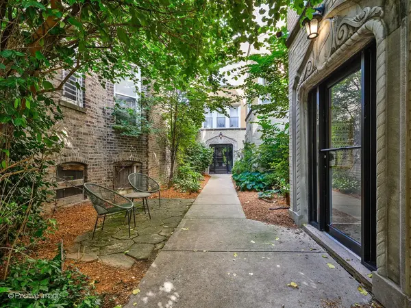 1430 N Maplewood AVE #201, Chicago, IL 60622