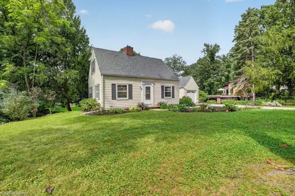 1613 Cherry LN, Cedar Falls, IA 50613
