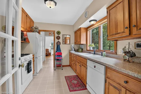 1613 Cherry LN, Cedar Falls, IA 50613