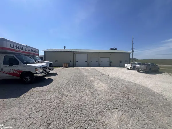 1311 E Jackson ST, Sigourney, IA 52591