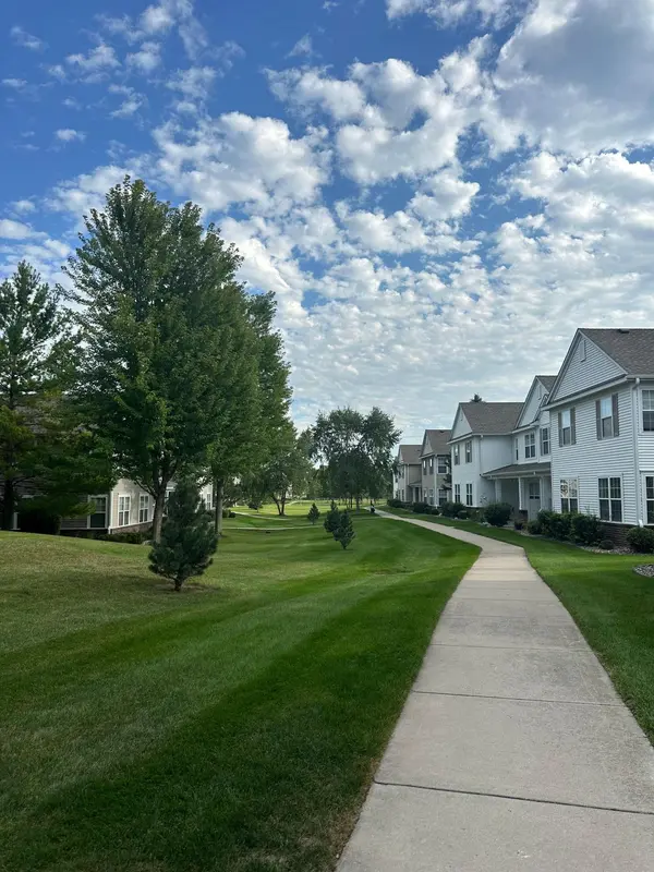 4828 Bisset LN #8505, Inver Grove Heights, MN 55076