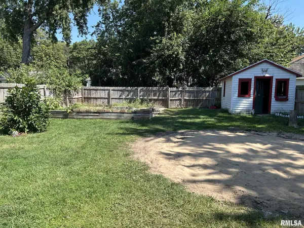 1202 MAPLE ST, Pekin, IL 61554