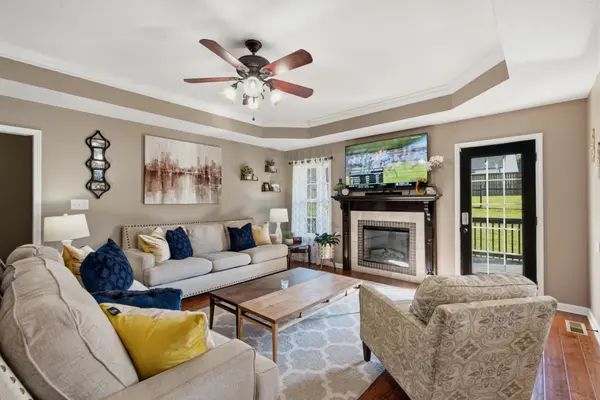 615 Glenstone Springs Dr, Clarksville, TN 37043