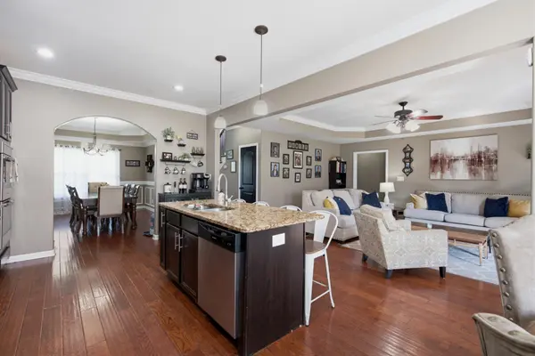 615 Glenstone Springs Dr, Clarksville, TN 37043
