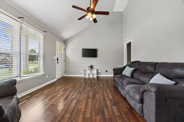 1733 Crestview Dr, Clarksville, TN 37042