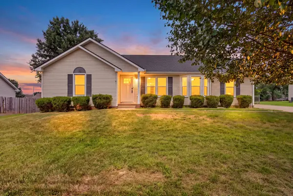 1733 Crestview Dr, Clarksville, TN 37042