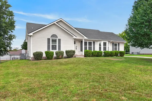 1733 Crestview Dr, Clarksville, TN 37042