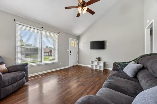 1733 Crestview Dr, Clarksville, TN 37042