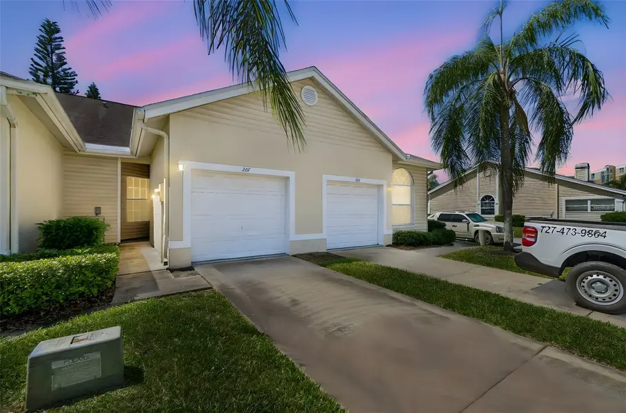 1050 STARKEY RD #207, Largo, FL 33771