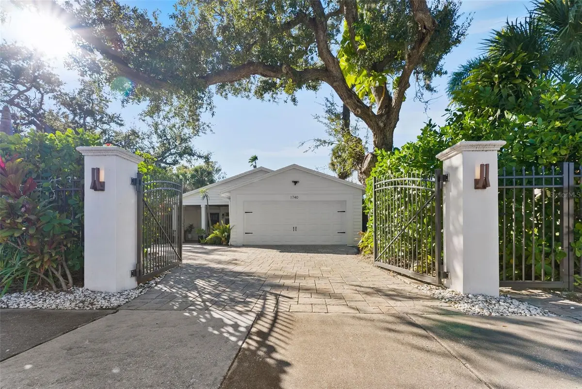1740 S ORANGE AVE, Sarasota, FL 34239