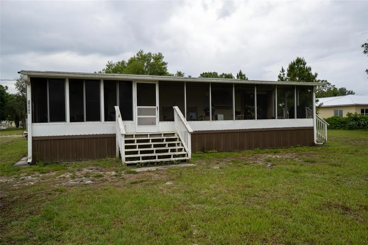 1809 E HOLIDAY DR, Lorida, FL 33857