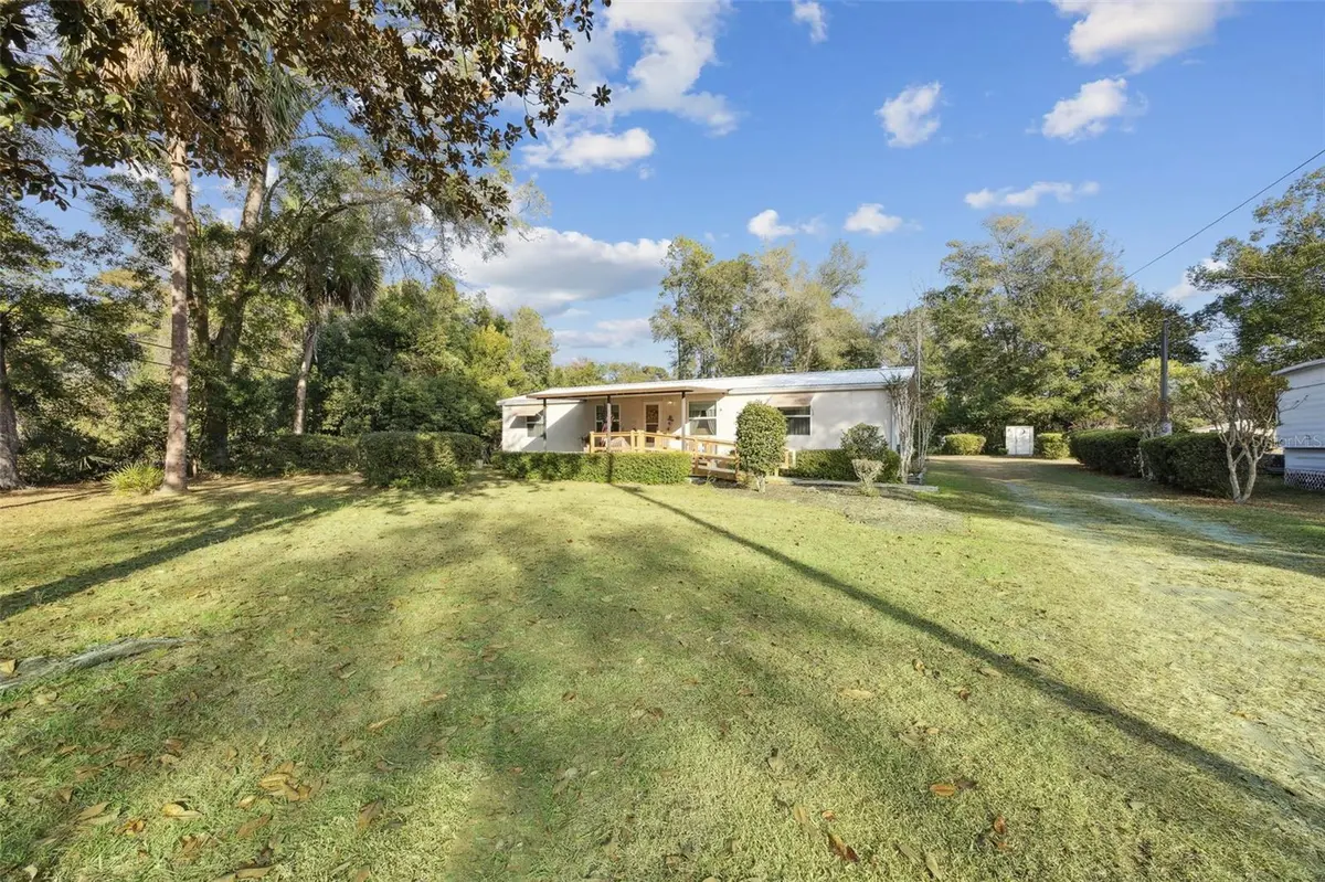100 WATERWAY AVE, Satsuma, FL 32189
