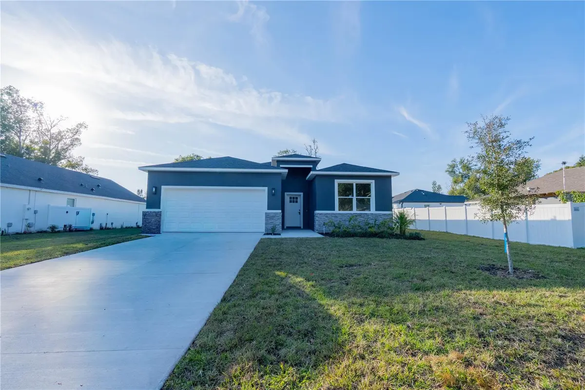 911 N NEW HAMPSHIRE AVE, Tavares, FL 32778