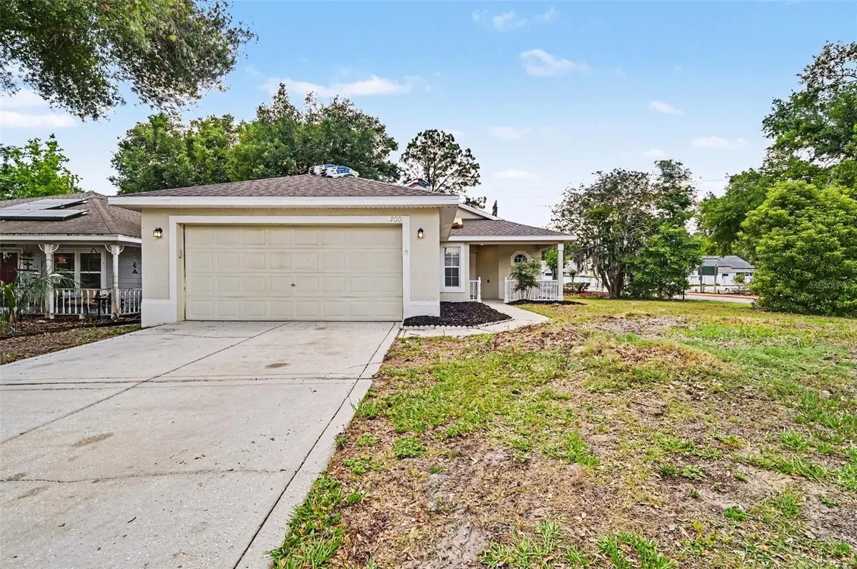 700 KENMOORE CT, Eustis, FL 32726