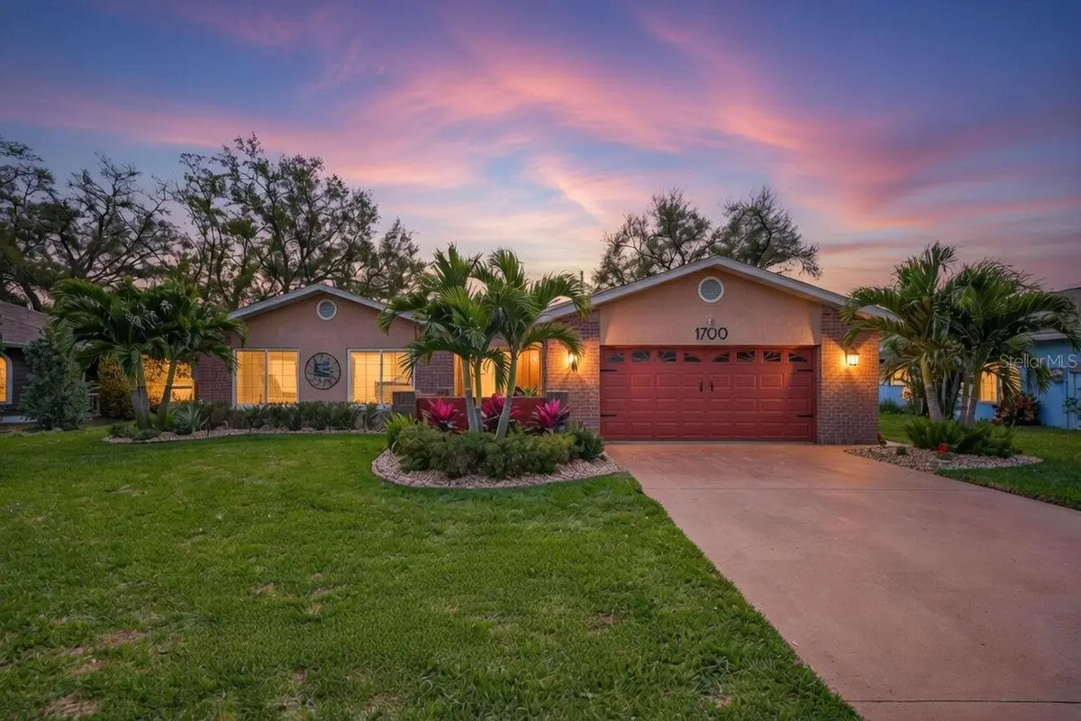 1700 GLEN LAKES BLVD N, St Petersburg, FL 33702