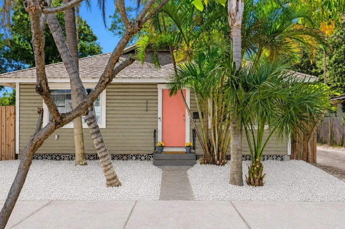 225 35TH ST S, St Petersburg, FL 33711