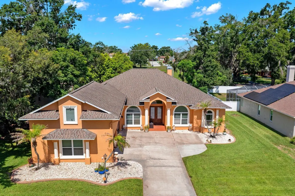 2305 VALRICO FOREST DR, Valrico, FL 33594
