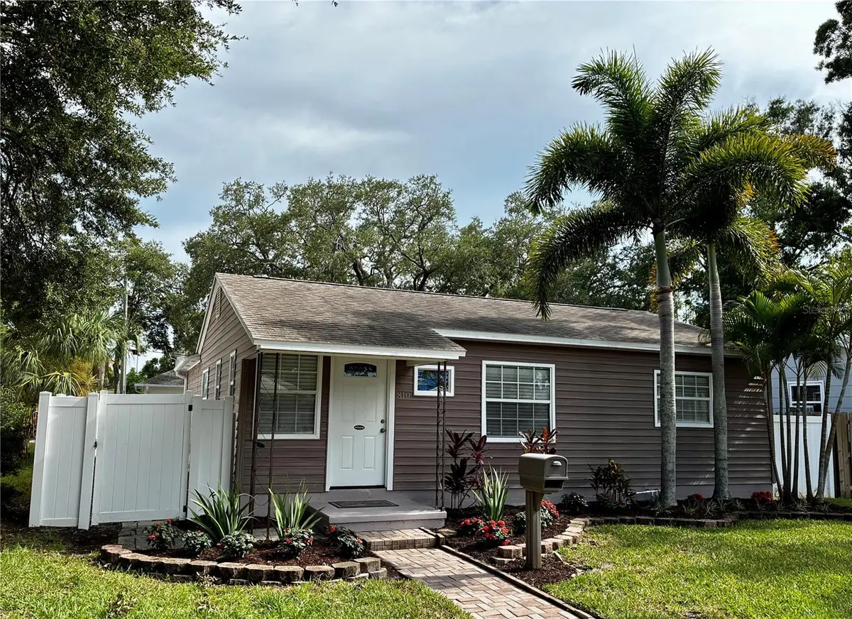 810 52ND AVE N, St Petersburg, FL 33703