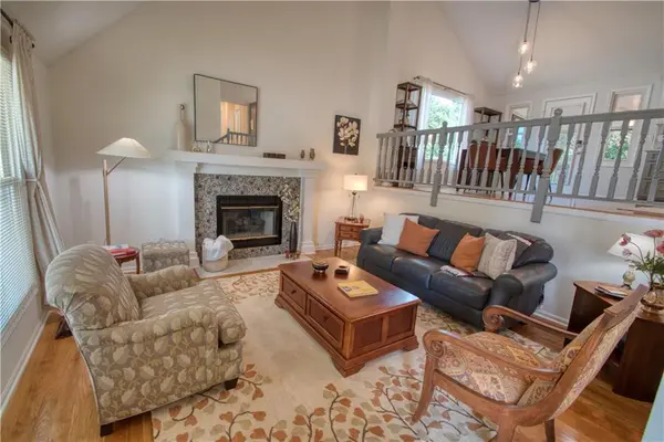 105 SW Tess DR, Lee's Summit, MO 64081