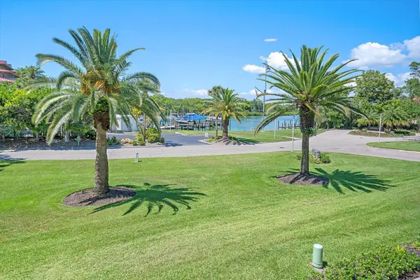 100 SANDS POINT RD #225, Longboat Key, FL 34228