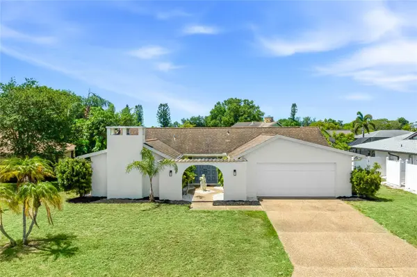 5710 DORAL CT, Sarasota, FL 34238