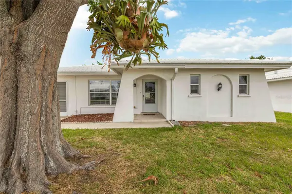 4001 CHINABERRY RD, Bradenton, FL 34208