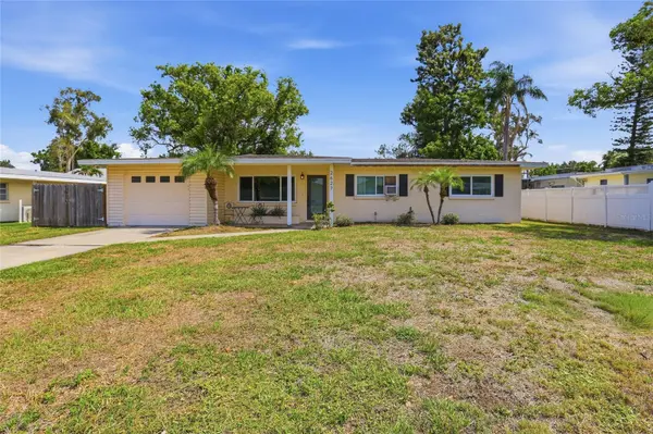 2627 DUEBY ST, Sarasota, FL 34231