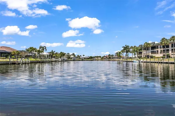 1801 MAGDALINA DR, Punta Gorda, FL 33950